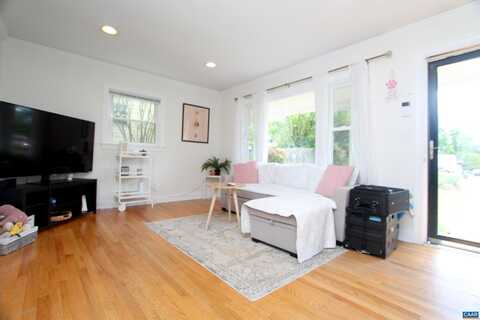 Elizabeth, CHARLOTTESVILLE, VA 22901
