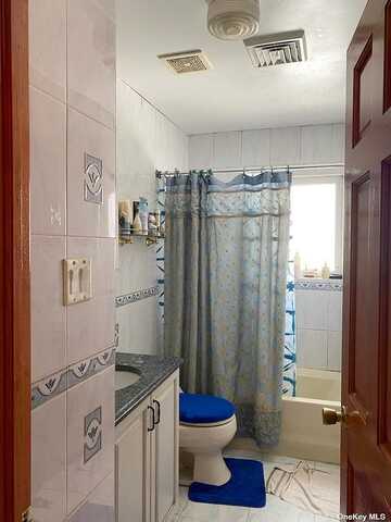 Surrey, NEW HYDE PARK, NY 11040