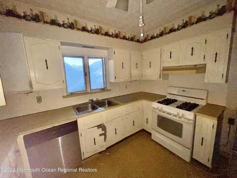 Embury, OCEAN GROVE, NJ 07756