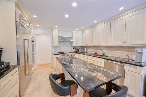 Terrace, OLD WESTBURY, NY 11568