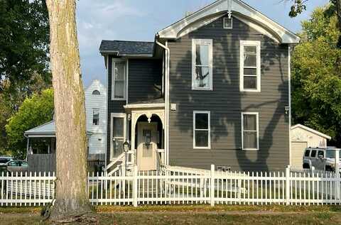 Pershing, CLINTON, IA 52732