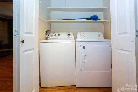 Hiawassee, BLACK MOUNTAIN, NC 28711
