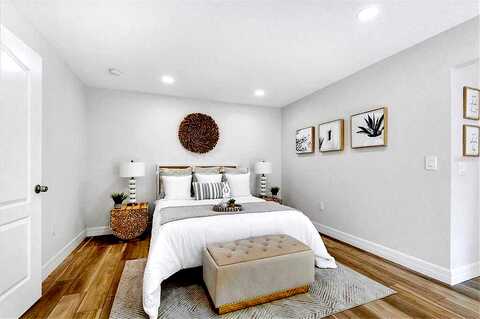 Thomas Hoby, SARASOTA, FL 34241