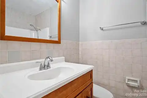 Pine Lake, HICKORY, NC 28601