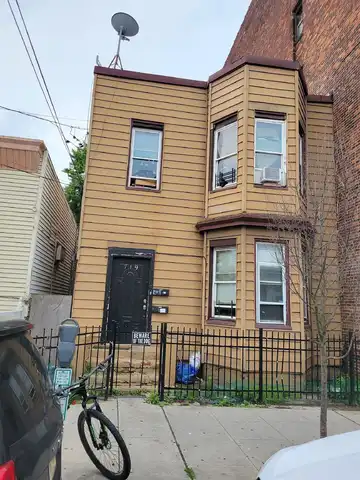 8Th St, UNION CITY, NJ 07087