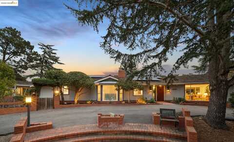 10858 Lochard St, Oakland, CA 94605