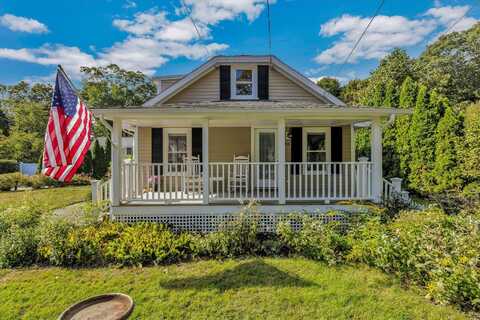 33 Oakwood Avenue, Falmouth, MA 02540