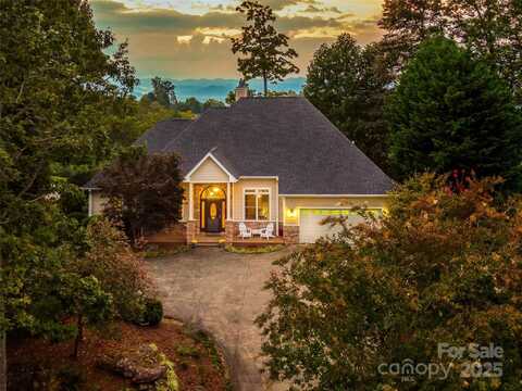 63 Club Knoll Court, Hendersonville, NC 28791