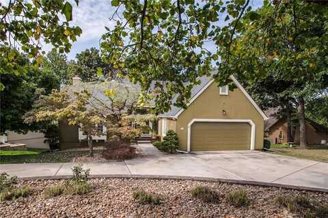 214 NE Landings Circle, Lees Summit, MO 64063