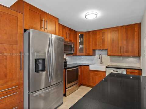 1623 Collins Ave, Miami Beach, FL 33139