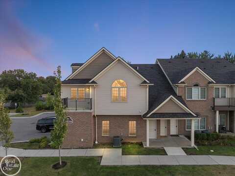 2904 Barrington Square, Auburn Hills, MI 48326