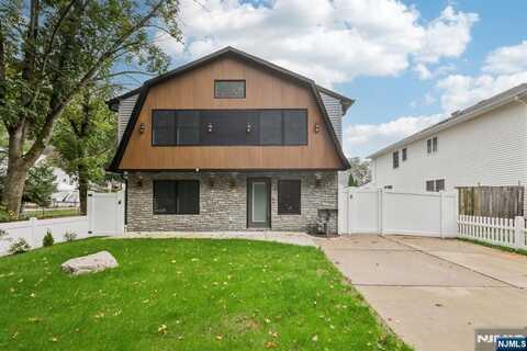 14 Redwood Street, Bergenfield, NJ 07621