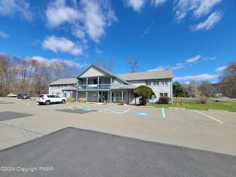 106 Shawnee Square Dr, Unit 210, East Stroudsburg, PA 18301