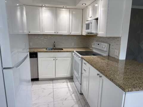 169 Dorset E, Boca Raton, FL 33434