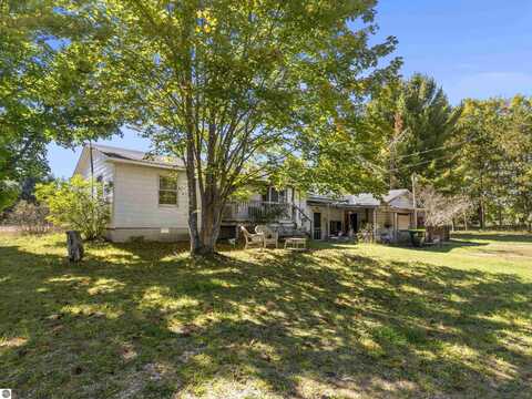 15451 Stanley Road, Beulah, MI 49617
